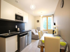 Appartement F2 de 28m² avec Parking Privé, Wifi et Ascenseur, à 200m des Thermes au Mont-Dore. - FR-1-415-68 Le Mont-Dore